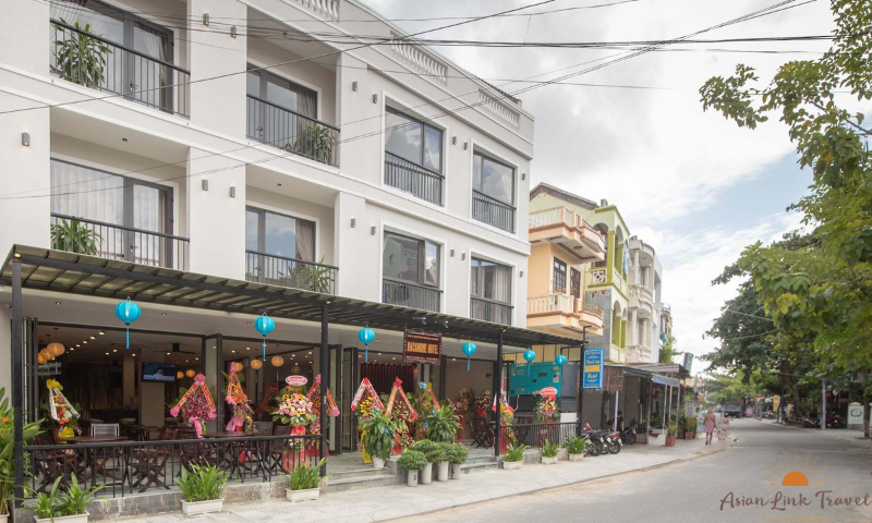 Hoi An Hotels: From Beachfront Retreats to Old Town Gems