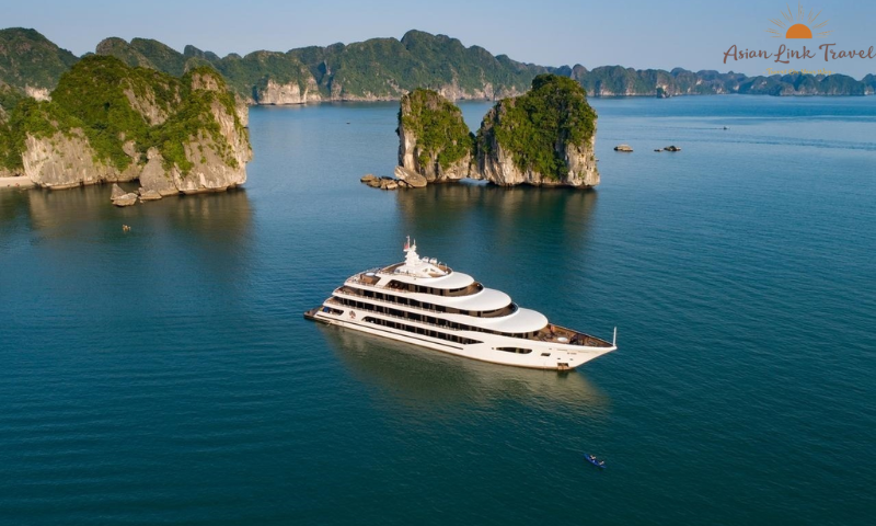 Vietnam Boat Tour: Discover Scenic Waterways, Islands & Cultural Highlights